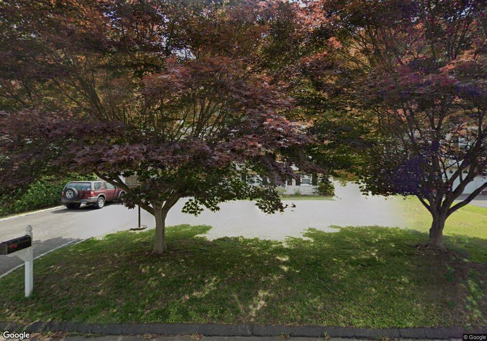 117 Woodridge Dr S, Stamford, CT 06902 - photo 1