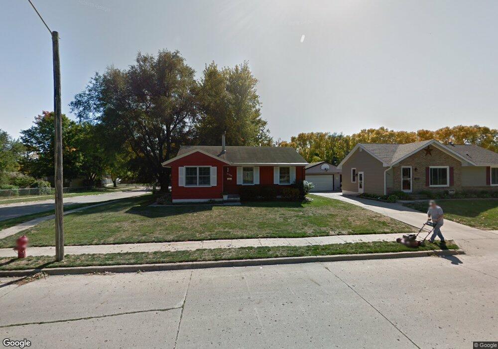2029 N 5th Ave E, Newton, IA 50208 - photo 1