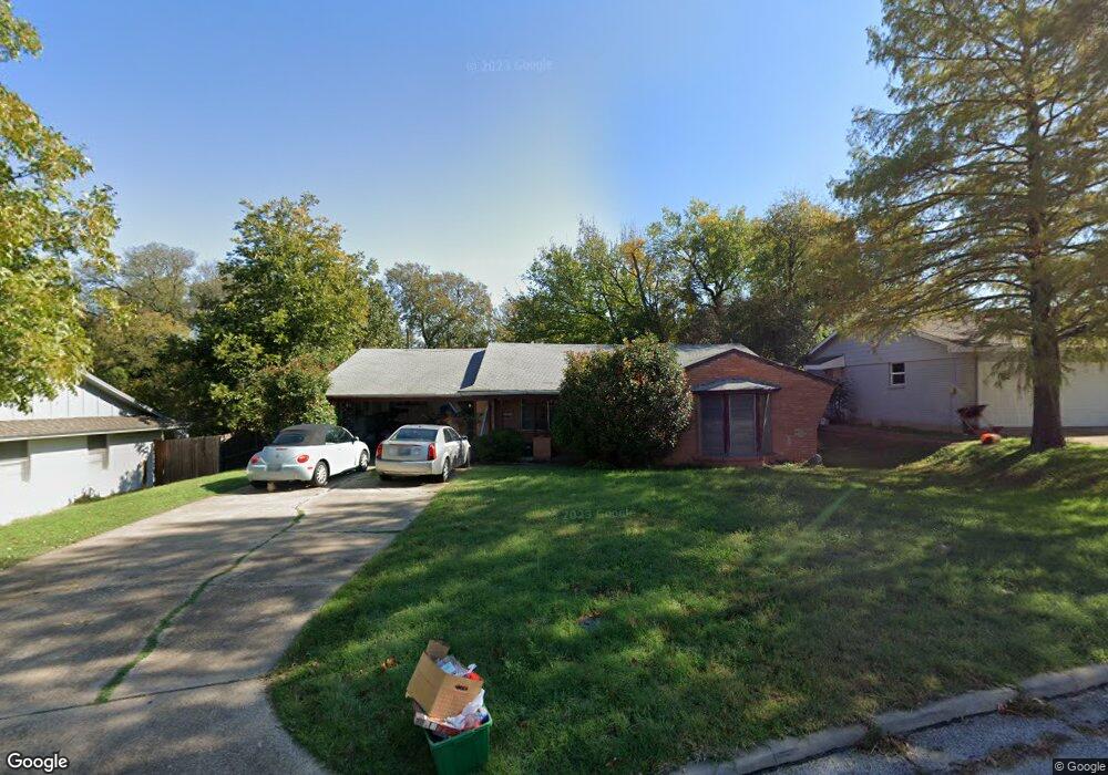 518 NE 4th St, Grand Prairie, TX 75050 - photo 1