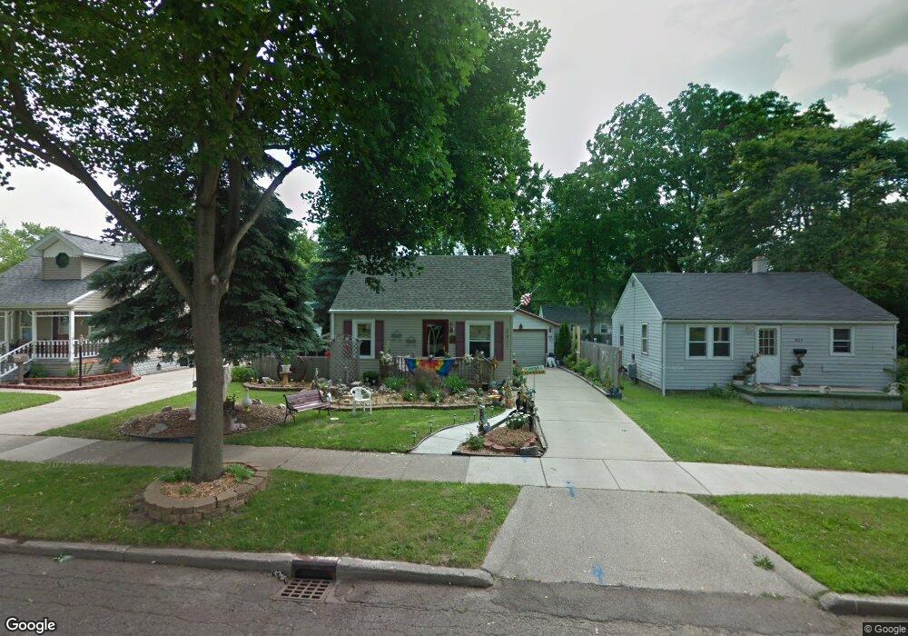 3817 Parkway Dr, Lansing, MI 48910 - photo 1