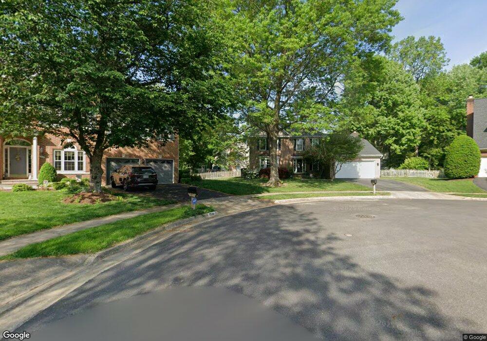 8506 Newtowne Ct, Lorton, VA 22079 - photo 1