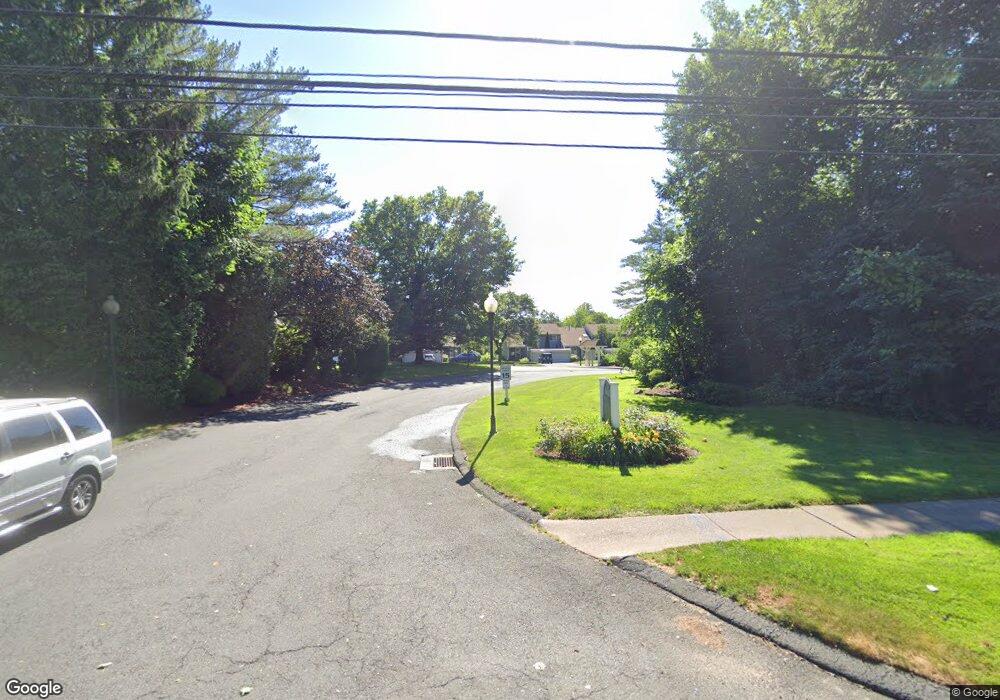 580 Mountain Rd unit I, West Hartford, CT 06117 - photo 1