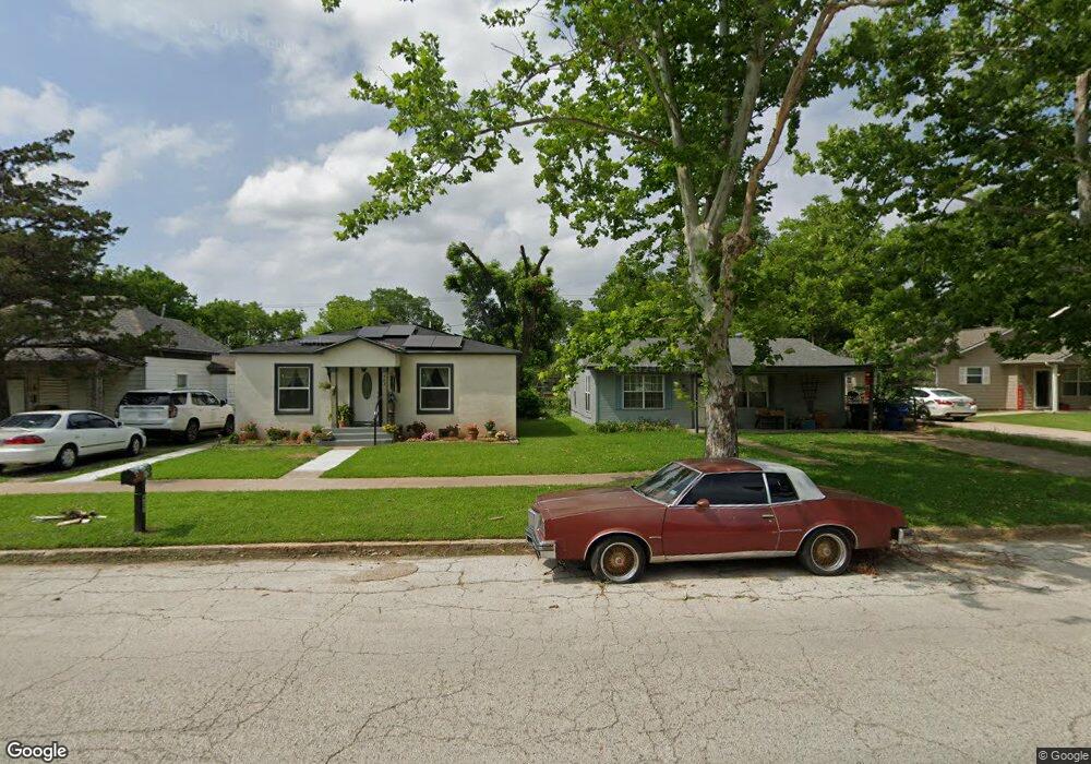 421 W Hull St, Denison, TX 75020 - photo 1