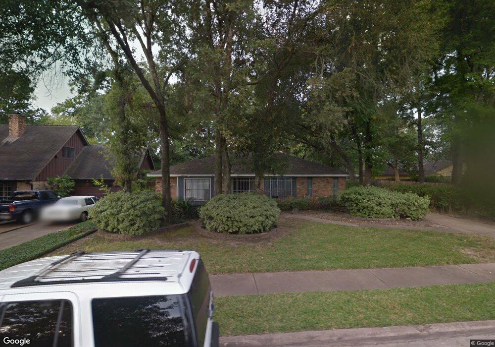 7439 Deep Forest Dr, Houston, TX 77088 - photo 1