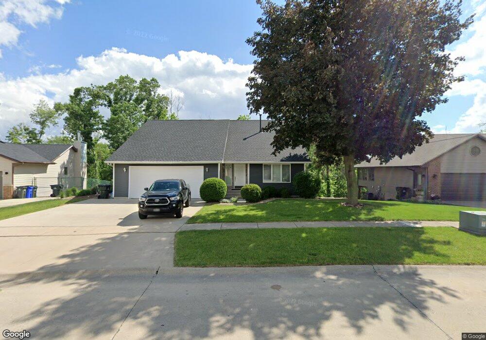 1825 Hidden Hollow Ln NW, Cedar Rapids, IA 52405 - photo 1
