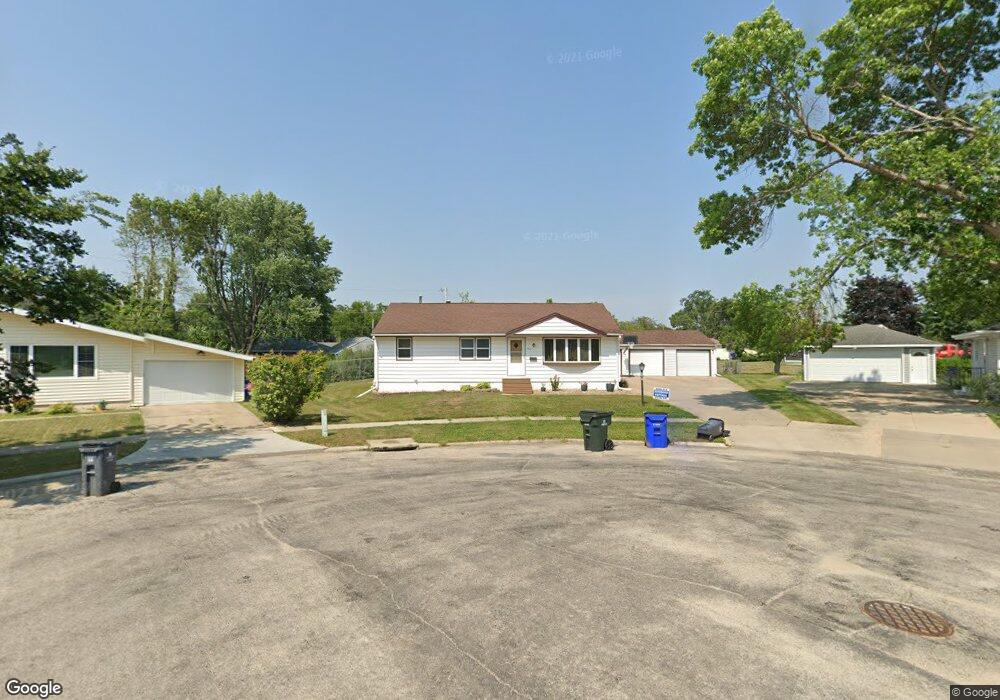 2610 D Ave NW, Cedar Rapids, IA 52405 - photo 1