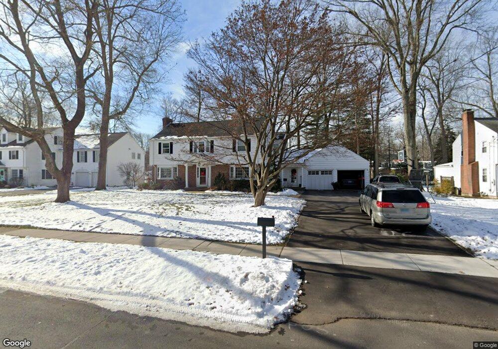 53 Pilgrim Rd, West Hartford, CT 06117 - photo 1