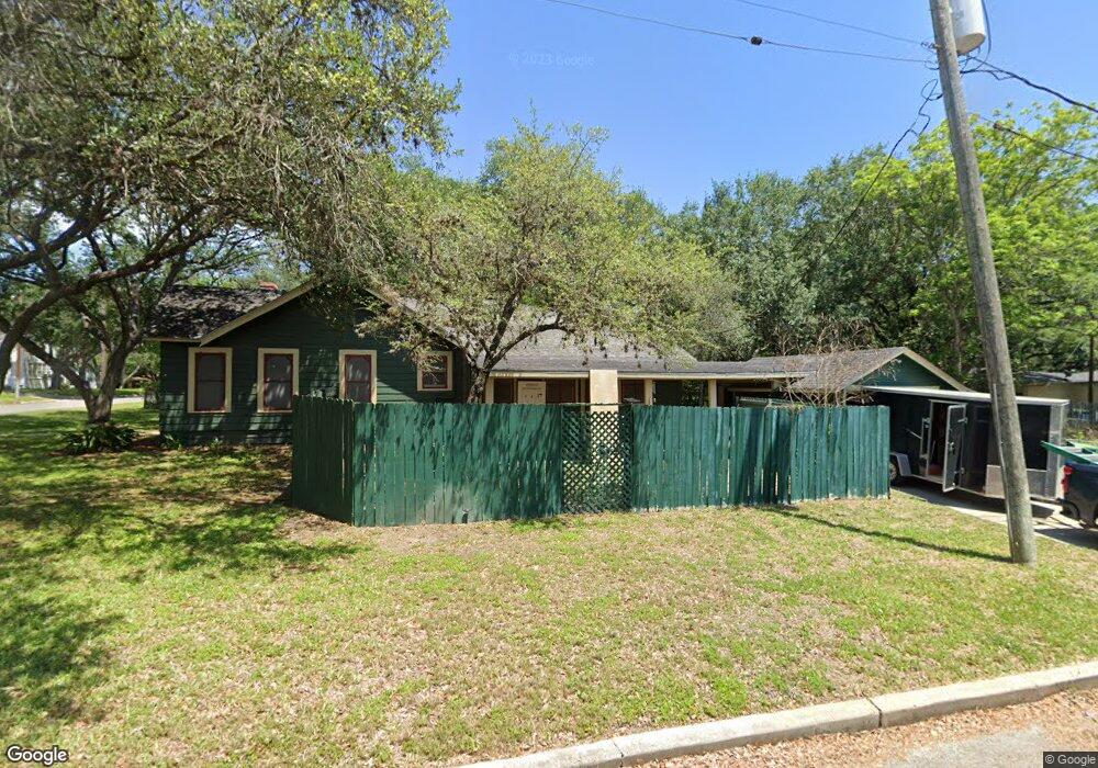 311 E Fannin St, Beeville, TX 78102 - photo 1