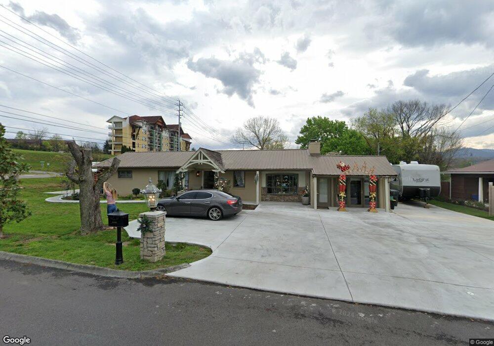 430 Shirley Ave, Pigeon Forge, TN 37863 - photo 1