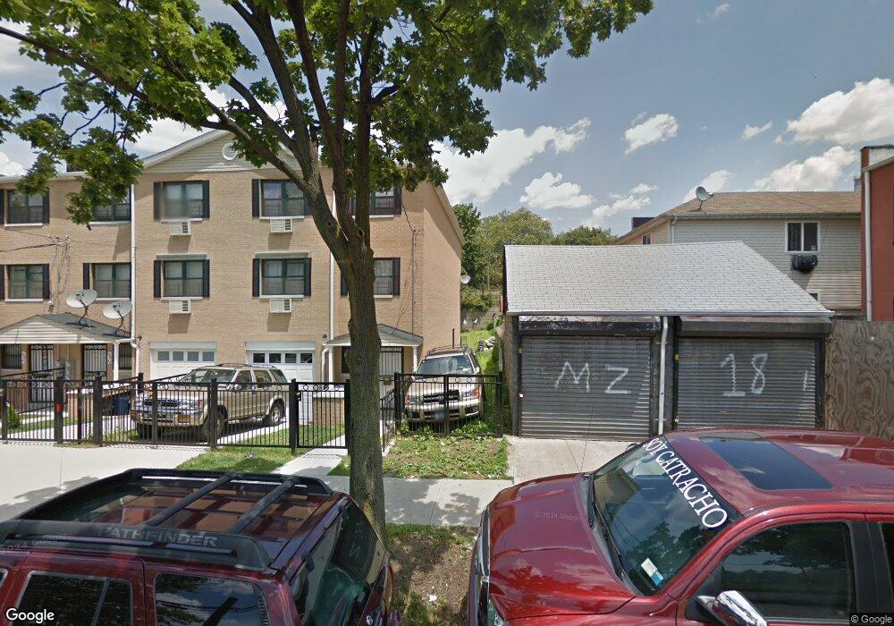 10849 157th St, Jamaica, NY 11433 - photo 1