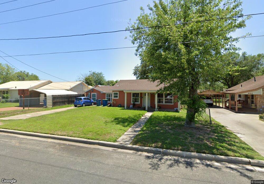 808 E Fannin St, Beeville, TX 78102 - photo 1