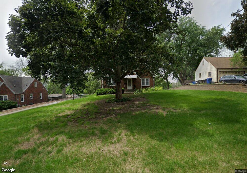 2336 E 29th St, Des Moines, IA 50317 - photo 1