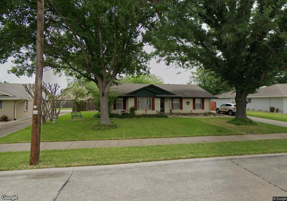 1702 Charlottsville Dr, Ennis, TX 75119 - photo 1