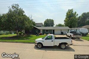 1704 2nd St, Hull, IA 51239