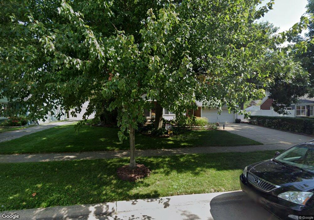 1698 Hawthorne Rd, Grosse Pointe Woods, MI 48236 - photo 1