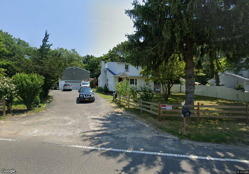 219 Middle Island Rd, Medford, NY 11763 - photo 1