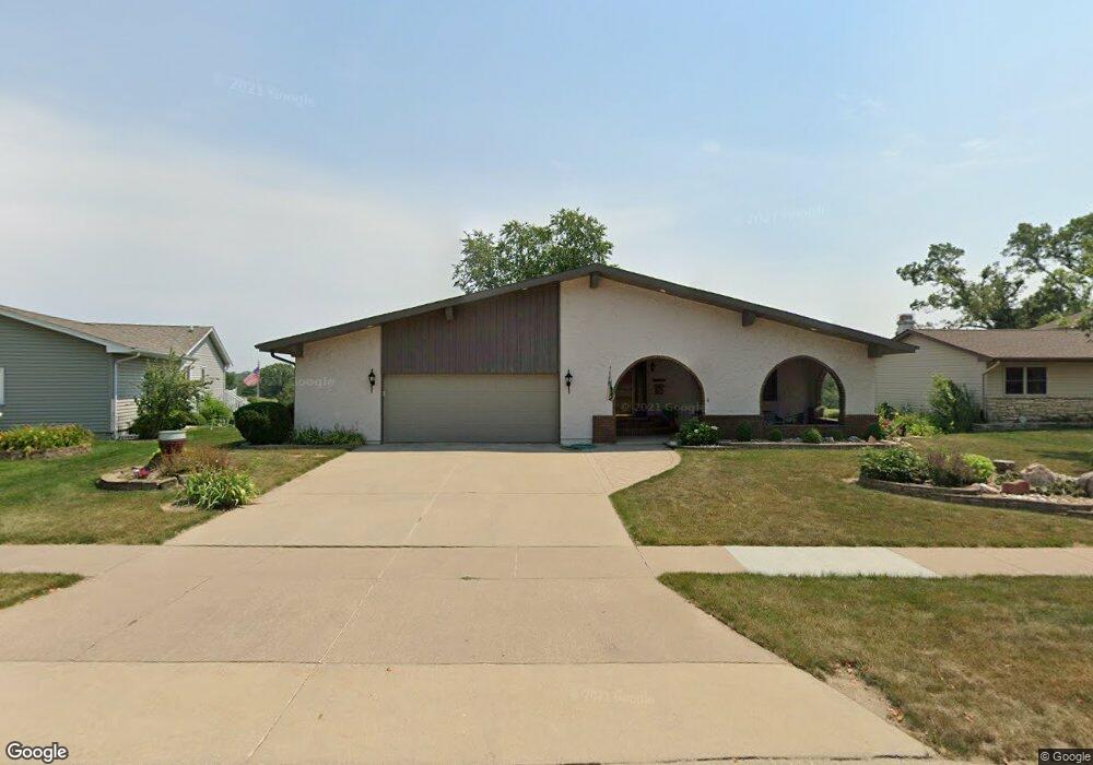 2036 Vista Cir NW, Cedar Rapids, IA 52405 - photo 1