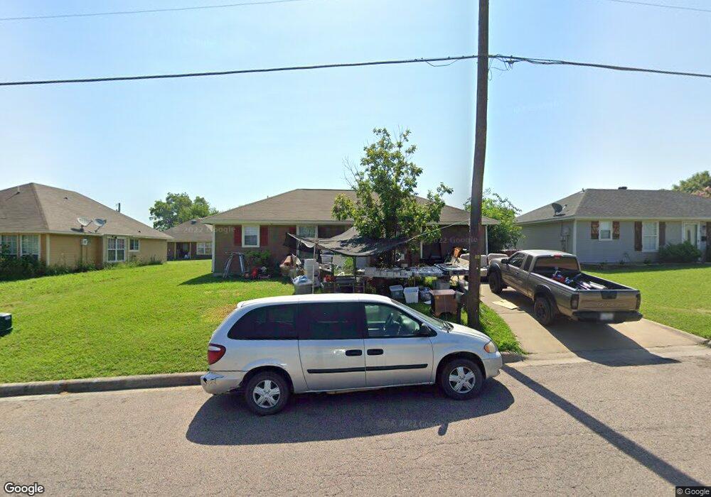 616 Sid St, Bonham, TX 75418 - photo 1