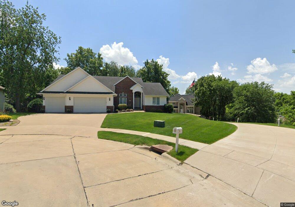 215 McKinsie Ct NE, Cedar Rapids, IA 52402 - photo 1