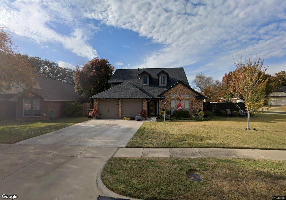 317 Arwine Dr, Hurst, TX 76053 - photo 1