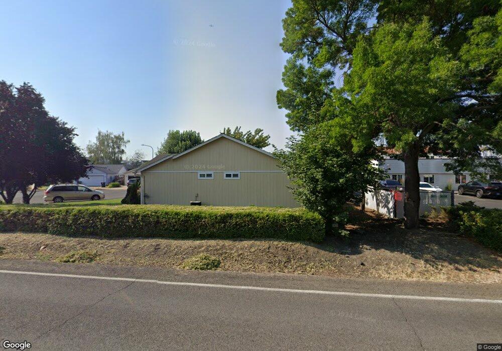 997 Beall Ln, Central Point, OR 97502 - photo 1