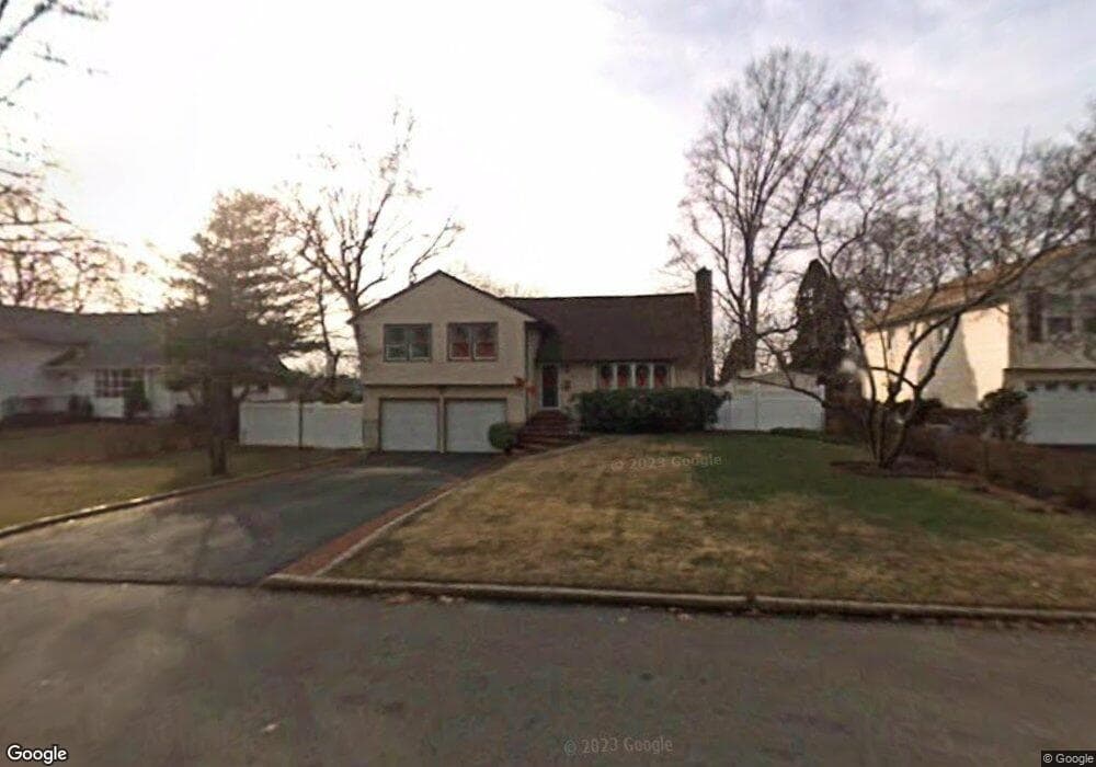 30 Ridge Dr, Port Washington, NY 11050 - photo 1