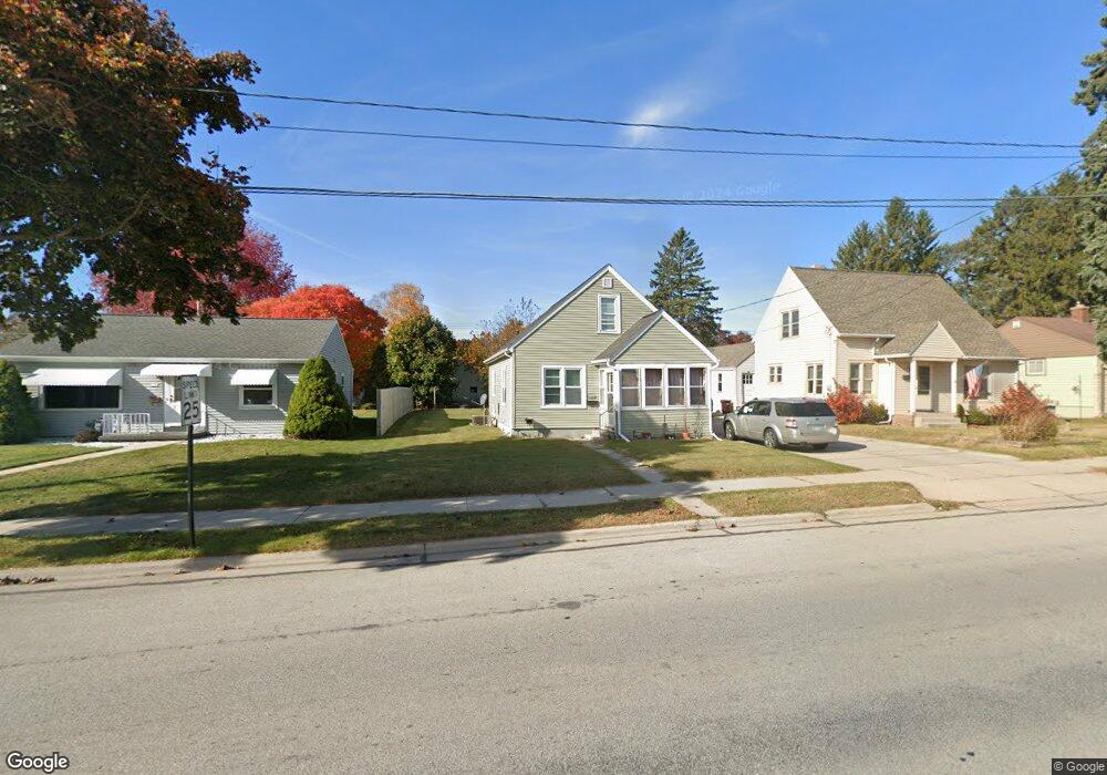 1328 N 8th St, Manitowoc, WI 54220 - photo 1