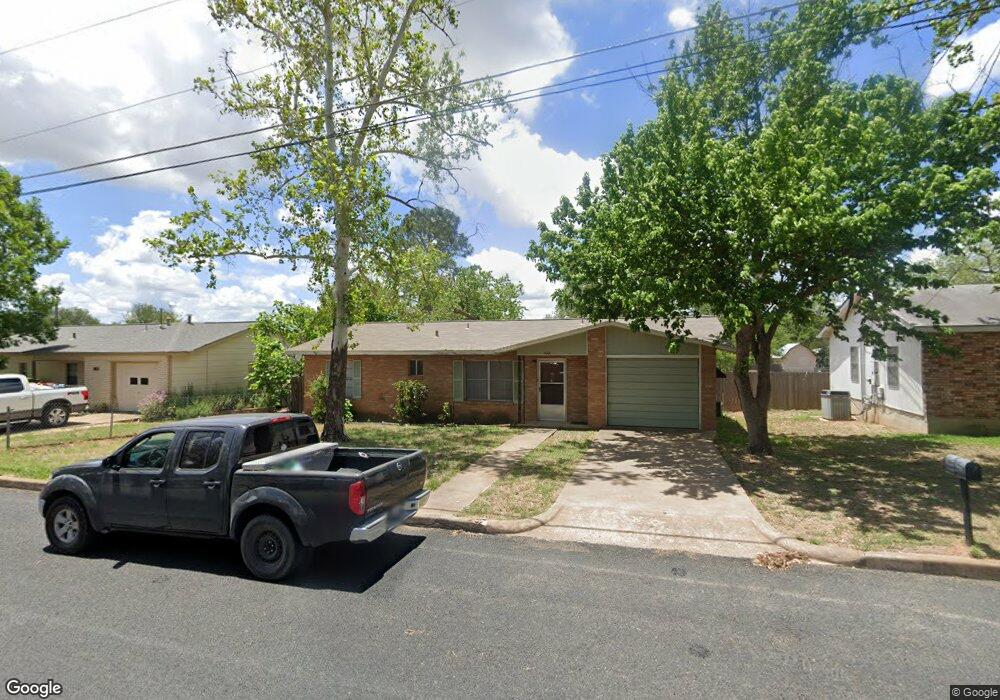 305 W Nimitz St, Fredericksburg, TX 78624 - photo 1
