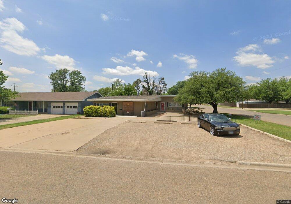 909 Zephyr St, Plainview, TX 79072 - photo 1