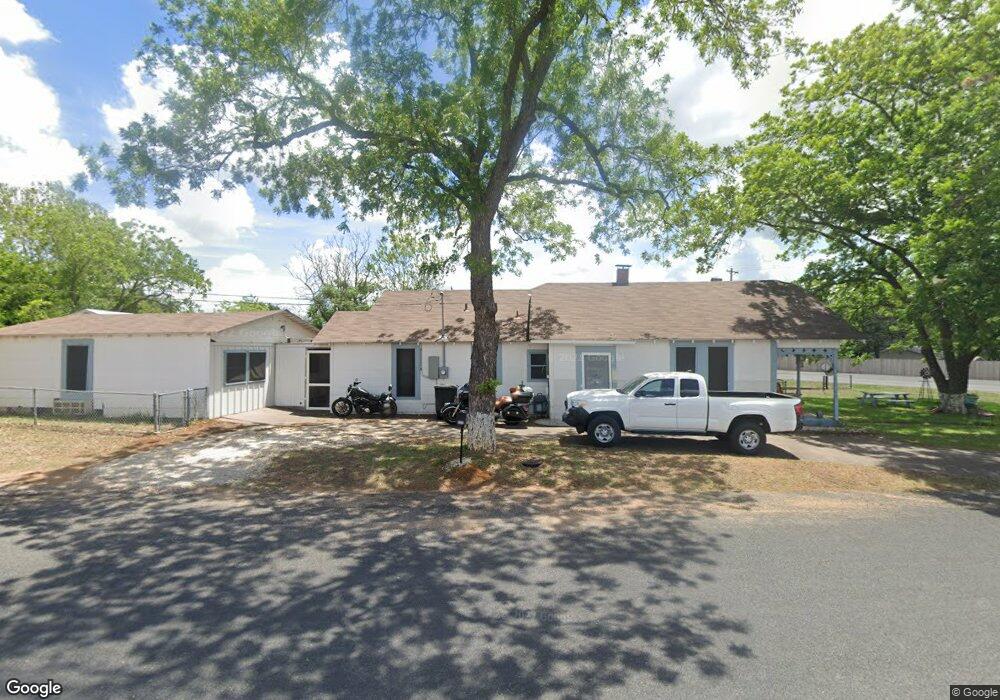 1002 N Milam St, Fredericksburg, TX 78624 - photo 1