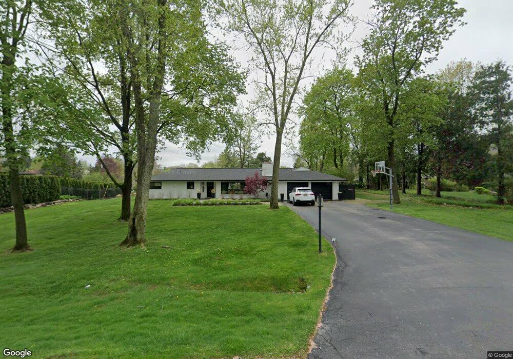 1012 Greentree Rd, Bloomfield Hills, MI 48304 - photo 1