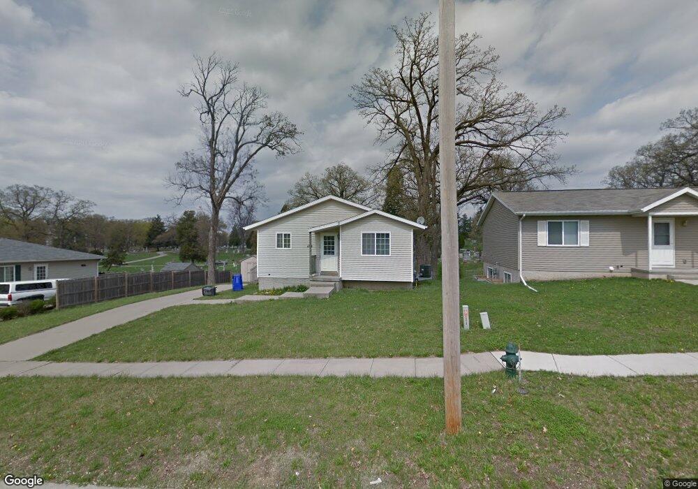 1712 Americus Dr SE, Cedar Rapids, IA 52403 - photo 1