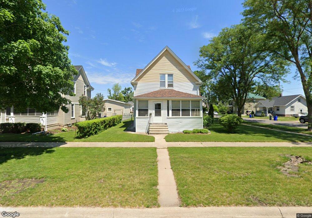 1002 D Ave NW, Cedar Rapids, IA 52405 - photo 1