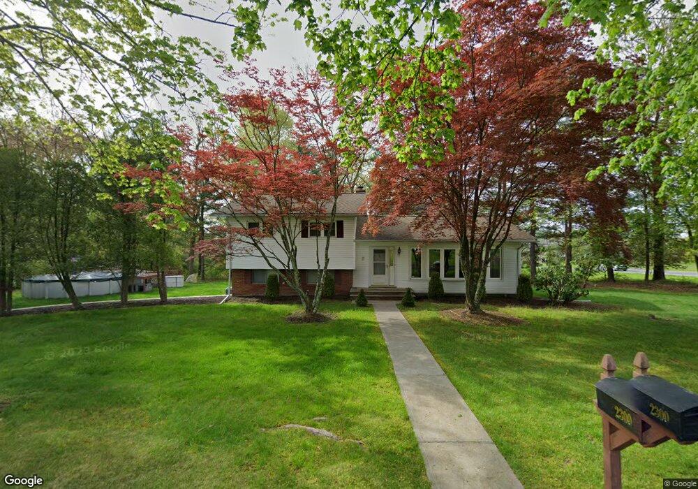 2300 Hawthorne Dr, Yorktown Heights, NY 10598 - photo 1