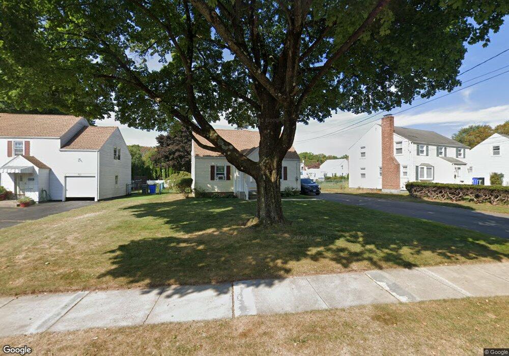 789 Quaker Ln S, West Hartford, CT 06110 - photo 1