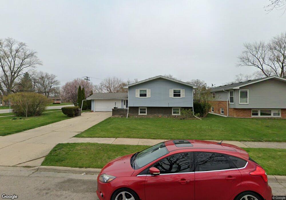 645 Seneca Dr unit 2, Aurora, IL 60506 - photo 1