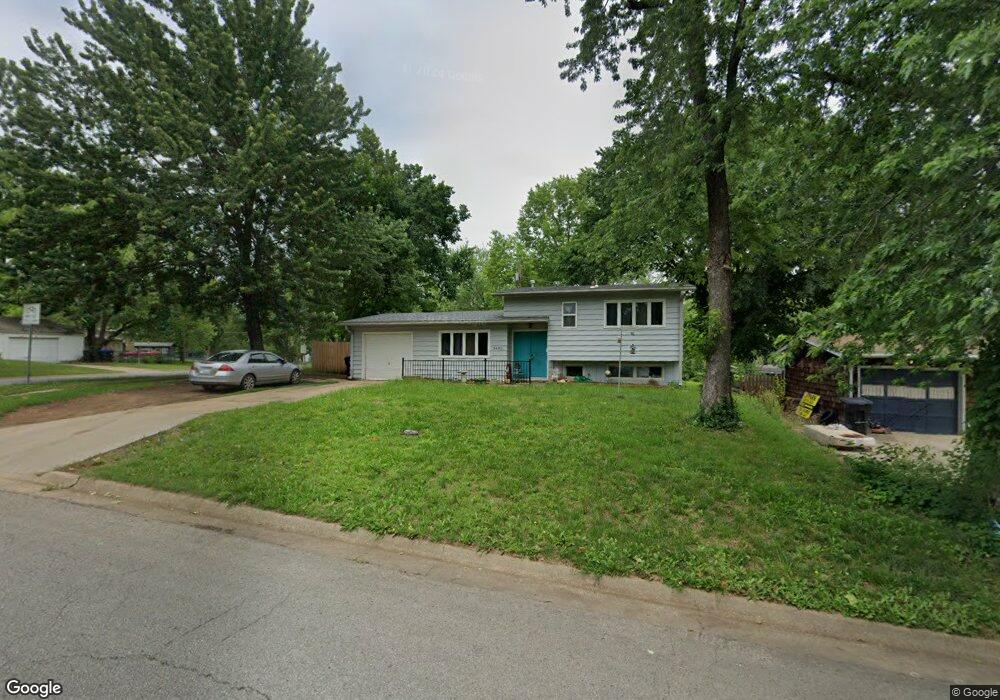 3430 SW Twilight Dr, Topeka, KS 66614 - photo 1