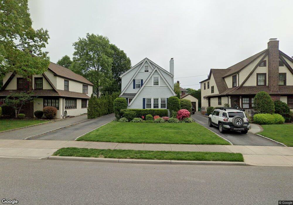 9 Kensington Rd, Garden City, NY 11530 - photo 1