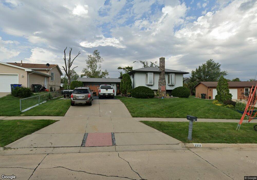 2212 29th St SW, Cedar Rapids, IA 52404 - photo 1