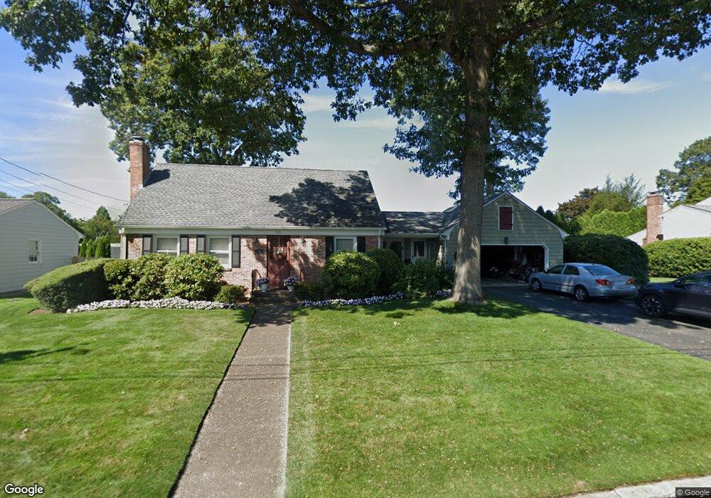 205 Belvedere Dr, Cranston, RI 02920 - photo 1