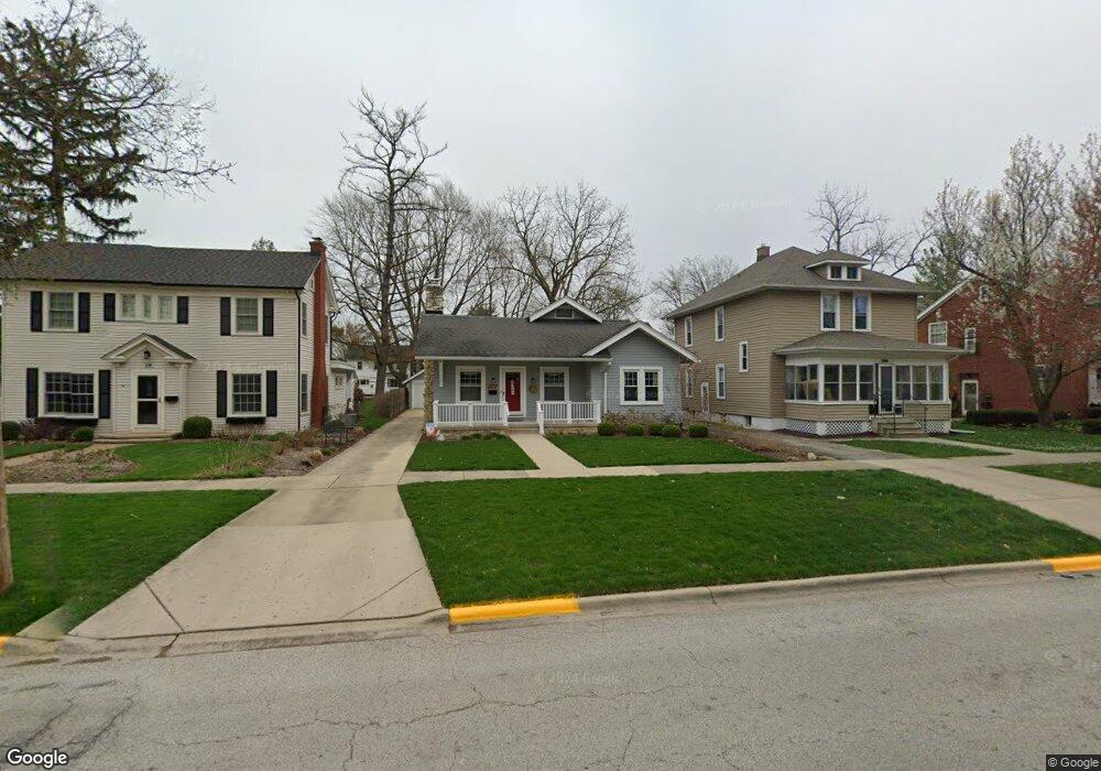 118 S Commonwealth Ave, Aurora, IL 60506 - photo 1