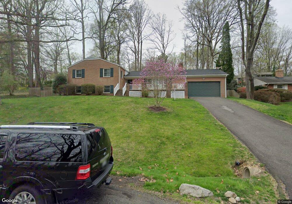 6308 Waterway Dr, Falls Church, VA 22044 - photo 1