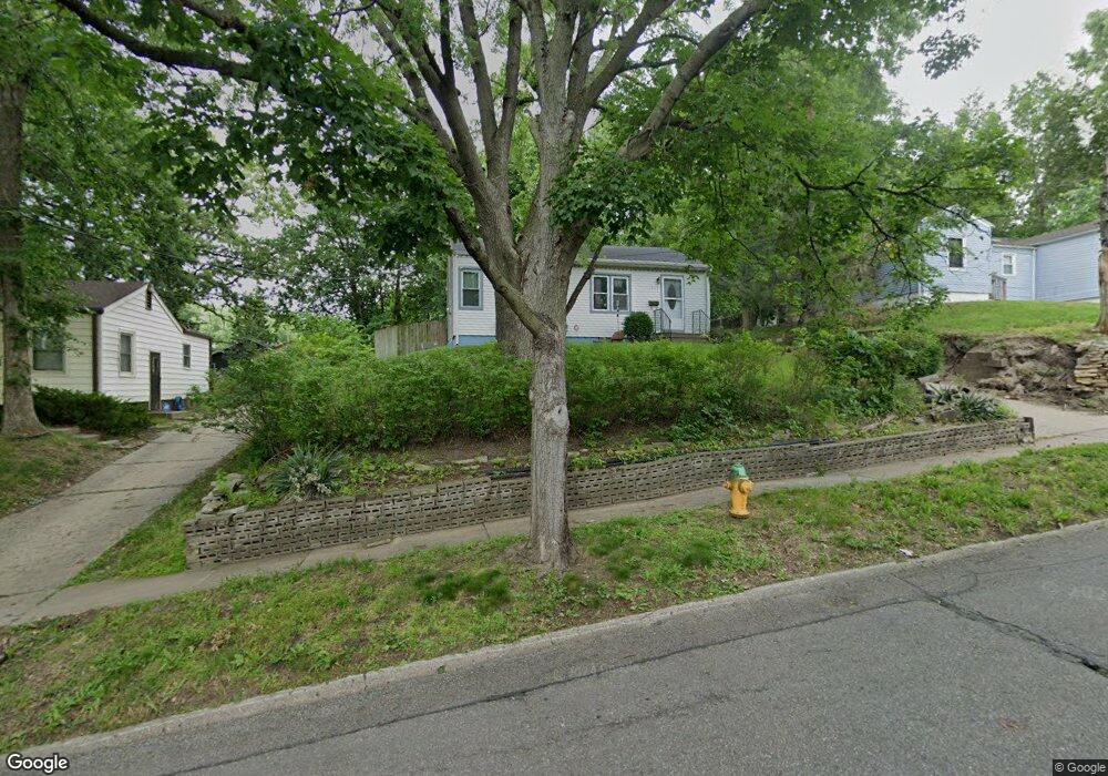 1325 E 33rd Ct, Des Moines, IA 50317 - photo 1