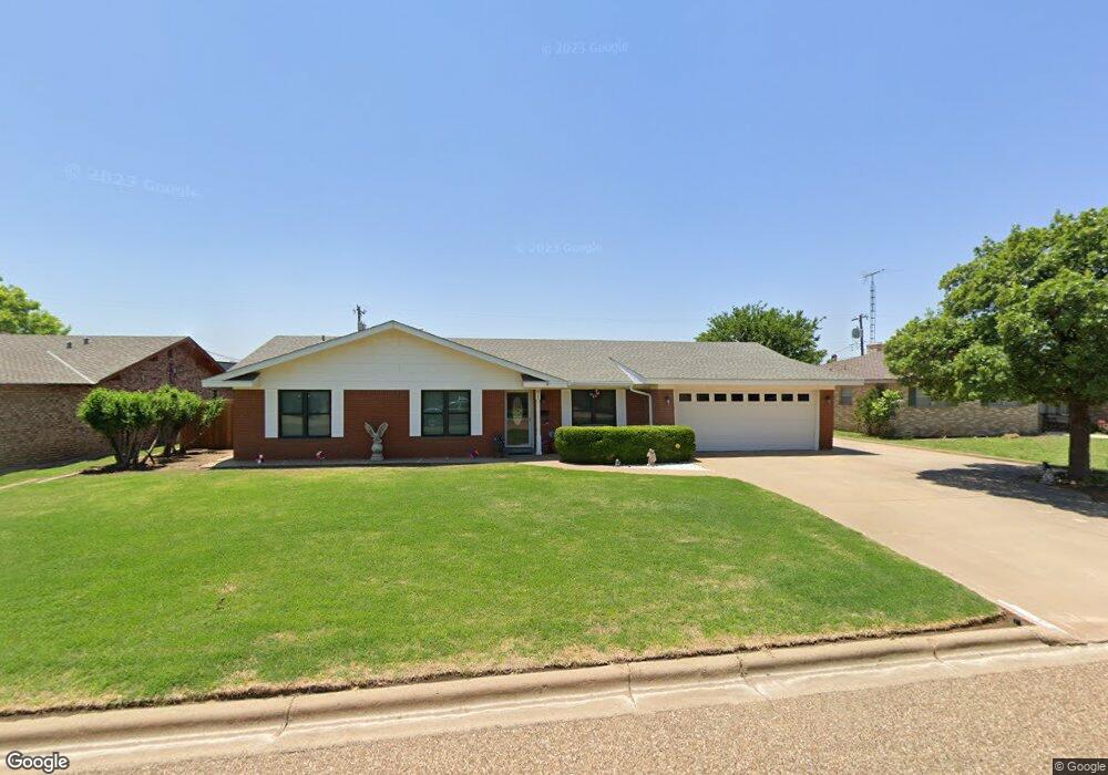 811 Itasca St, Plainview, TX 79072 - photo 1