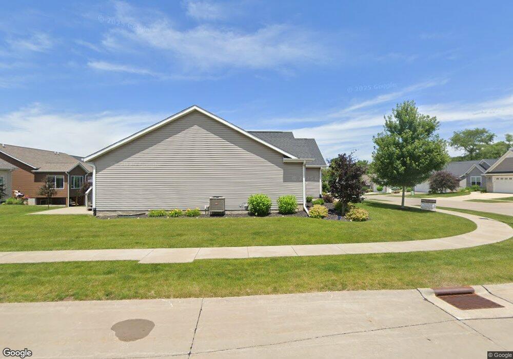 2504 Pheasant Creek Cir, Davenport, IA 52807 - photo 1