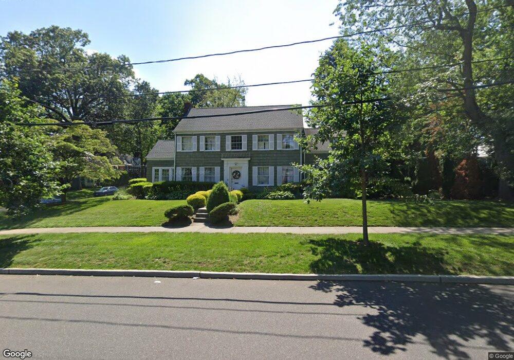 173 Manhasset Woods Rd, Manhasset, NY 11030 - photo 1