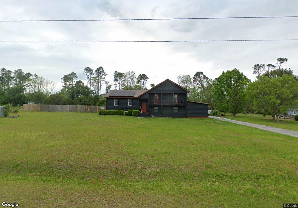 555 Edgewood Cir, Douglas, GA 31533 - photo 1