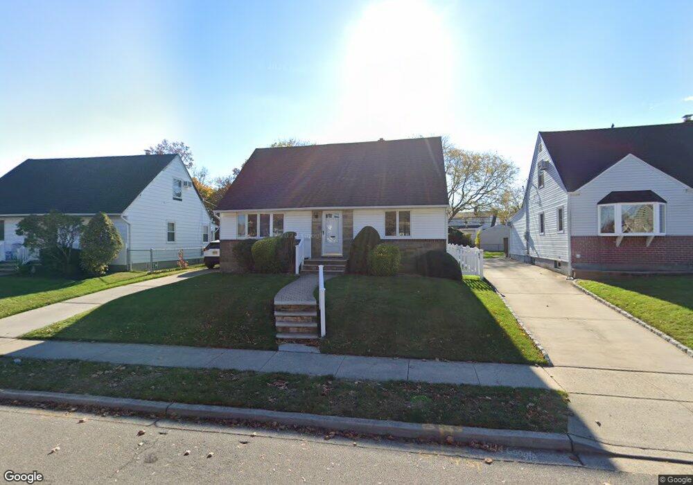 42 Yorkshire Rd, New Hyde Park, NY 11040 - photo 1