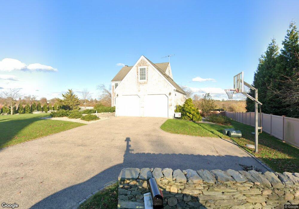 142 Berkeley Ave, Middletown, RI 02842 - photo 1