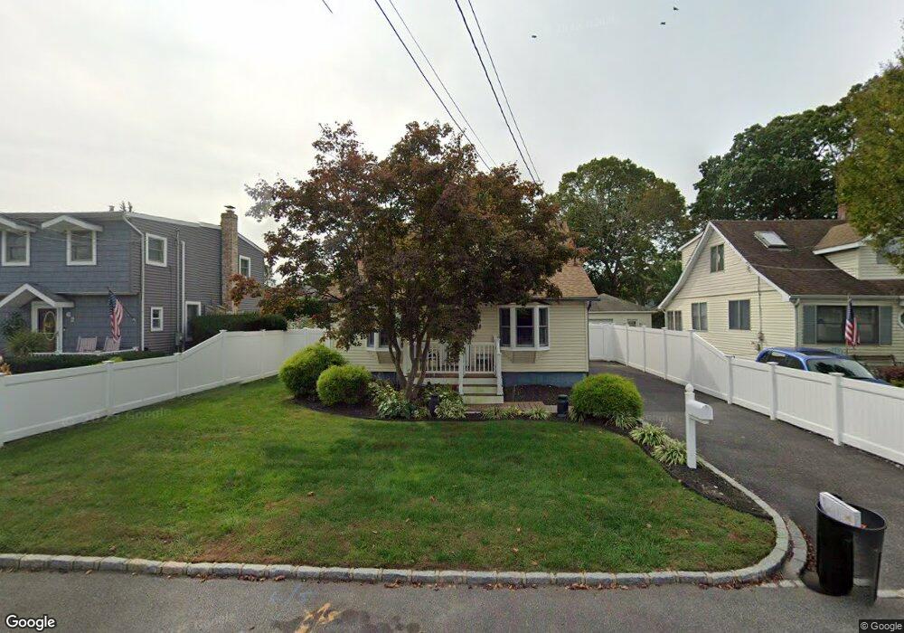 58 Hemlock St, Islip, NY 11751 - photo 1